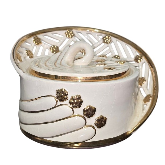 Hand Painted Italy Ceramic Covered Dish Gold Trim Lattice Rim Vintage Decorative - Picture 3 of 5